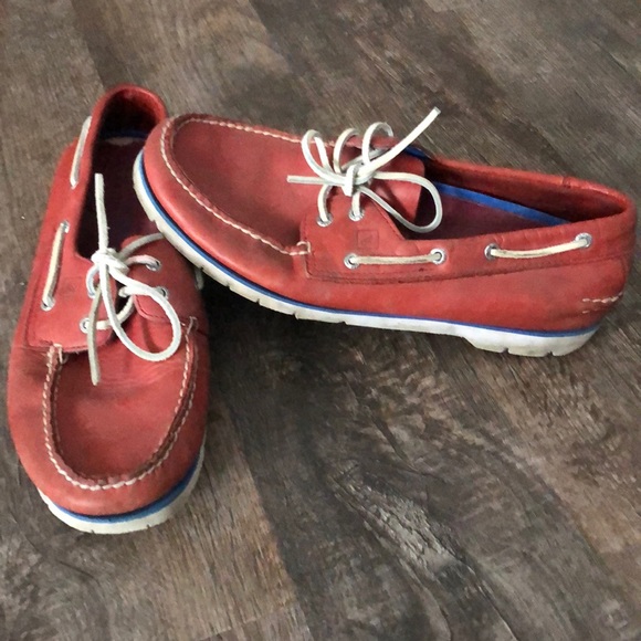 Red sperry boat shoes. - Picture 2 of 3